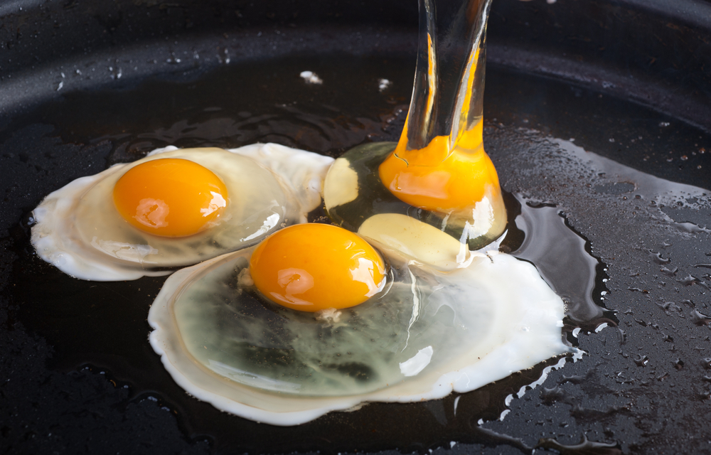 Der Fehler, den fast alle machen, wenn sie Eier braten – und wie du sie jedes Mal perfekt hinbekommst